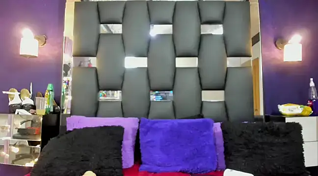 Snapshot of EMYCLARK01 chatting on March 18, 12:16 am EMYCLARK01 online show from March 18, 12:16 am