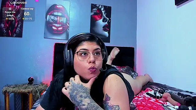 Snapshot of Veronika_metal chatting on March 27, 9:03 pm Veronika metal online show from March 27, 9:03 pm
