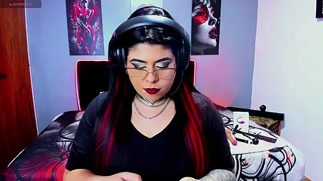 Snapshot of Veronika_metal chatting on May 9, 12:38 am Veronika metal online show from May 9, 12:38 am