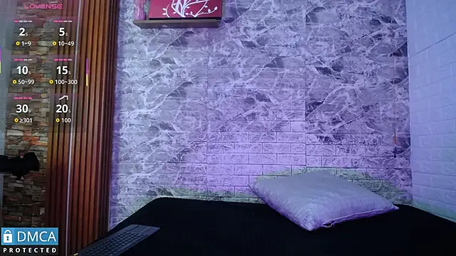 Snapshot of MaeveKuro chatting on September 15, 3:28 am MaeveKuro online show from September 15, 3:28 am