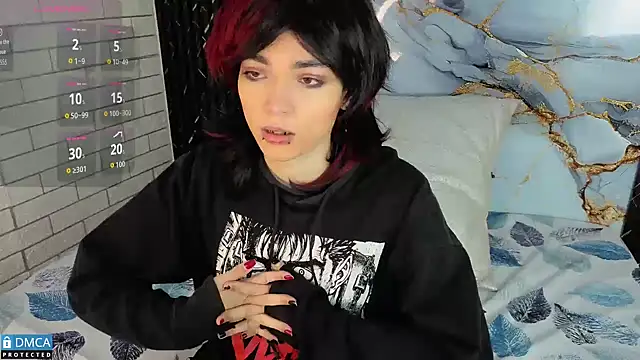 Snapshot of MaeveKuro chatting on October 23, 3:28 am MaeveKuro online show from October 23, 3:28 am