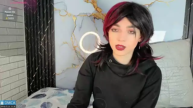 Snapshot of MaeveKuro chatting on October 30, 3:08 am MaeveKuro online show from October 30, 3:08 am