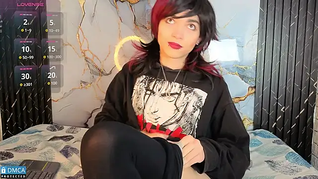 Snapshot of MaeveKuro chatting on November 10, 3:38 am MaeveKuro online show from November 10, 3:38 am