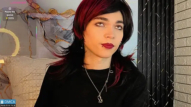 Snapshot of MaeveKuro chatting on November 11, 3:06 am MaeveKuro online show from November 11, 3:06 am