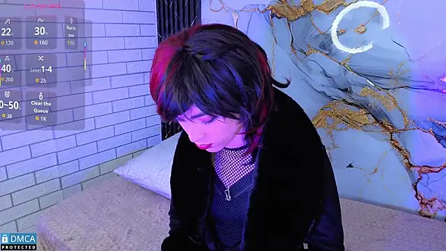 Snapshot of MaeveKuro chatting on November 17, 3:34 am MaeveKuro online show from November 17, 3:34 am