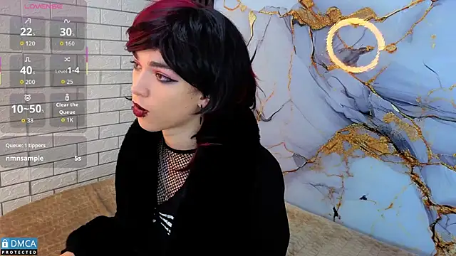 Snapshot of MaeveKuro chatting on November 19, 3:06 am MaeveKuro online show from November 19, 3:06 am