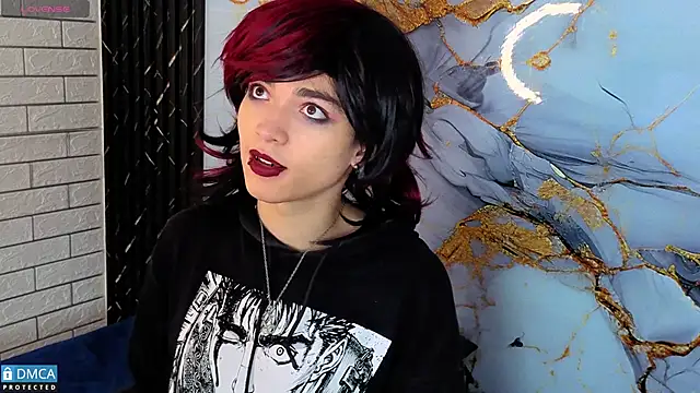 Snapshot of MaeveKuro chatting on November 21, 3:38 am MaeveKuro online show from November 21, 3:38 am