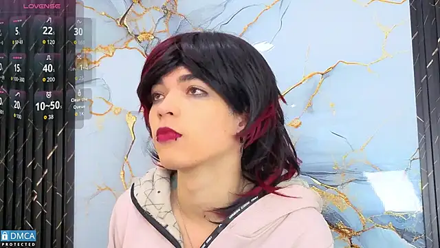 Snapshot of MaeveKuro chatting on November 26, 3:18 am MaeveKuro online show from November 26, 3:18 am