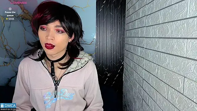 Snapshot of MaeveKuro chatting on November 29, 3:09 am MaeveKuro online show from November 29, 3:09 am