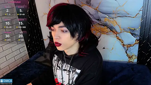 Snapshot of MaeveKuro chatting on December 4, 3:05 am MaeveKuro online show from December 4, 3:05 am