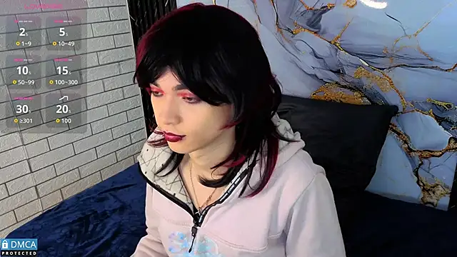 Snapshot of MaeveKuro chatting on December 5, 3:15 am MaeveKuro online show from December 5, 3:15 am