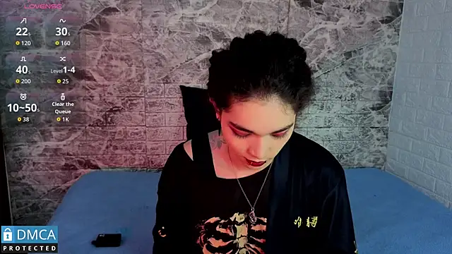 Snapshot of MaeveKuro chatting on December 15, 3:22 am MaeveKuro online show from December 15, 3:22 am