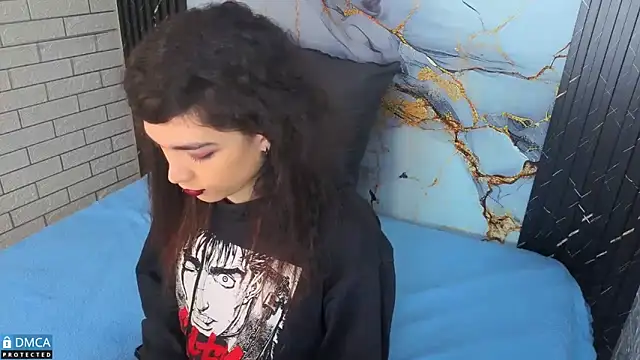 MaeveKuro online show from December 20, 3:24 am