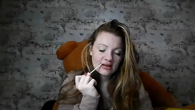 Eveline May online show from December 15, 5:28 pm