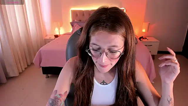 Snapshot of Emily_Warren_ chatting on September 16, 7:59 pm Emily Warren online show from September 16, 7:59 pm