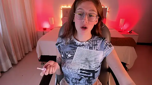 Snapshot of Emily_Warren_ chatting on October 3, 9:56 pm Emily Warren online show from October 3, 9:56 pm