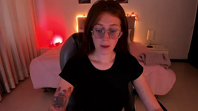 Snapshot of Emily_Warren_ chatting on November 10, 7:46 pm Emily Warren online show from November 10, 7:46 pm