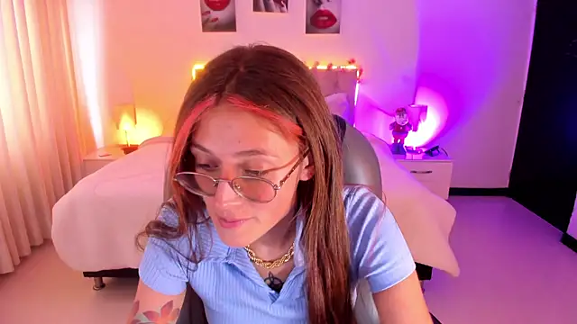 Snapshot of Emily_Warren_ chatting on December 4, 7:44 pm Emily Warren online show from December 4, 7:44 pm