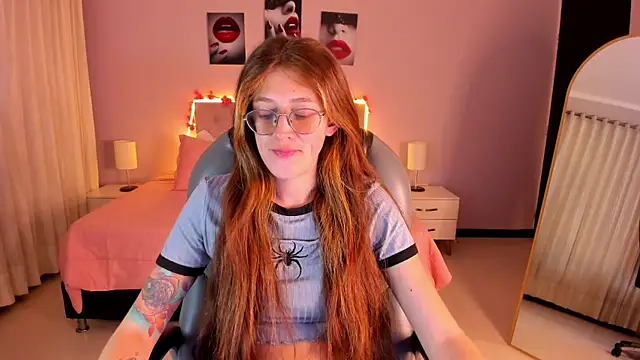 Snapshot of Emily_Warren_ chatting on June 2, 7:49 pm Emily Warren online show from June 2, 7:49 pm