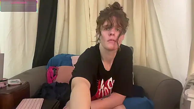 Snapshot of mothh1 chatting on July 18, 10:41 am mothh1 online show from July 18, 10:41 am