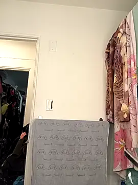 Snapshot of Foxxyhoneypott chatting on March 29, 2:11 am Foxxyhoneypott online show from March 29, 2:11 am