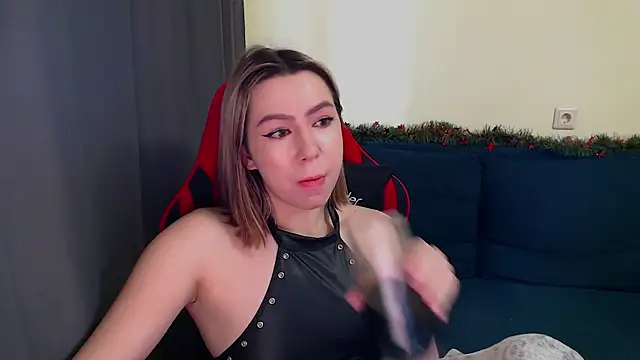 meganluss online show from December 5, 5:49 am