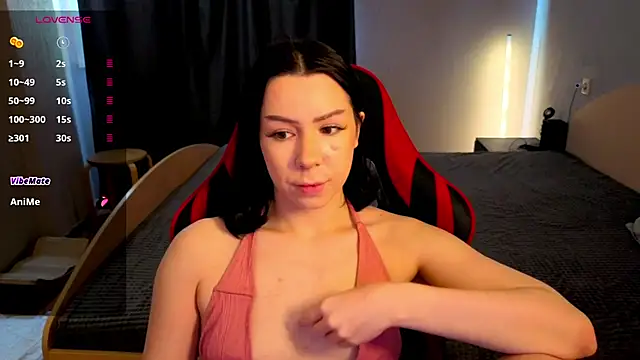 Snapshot of meganluss chatting on April 4, 5:27 am meganluss online show from April 4, 5:27 am