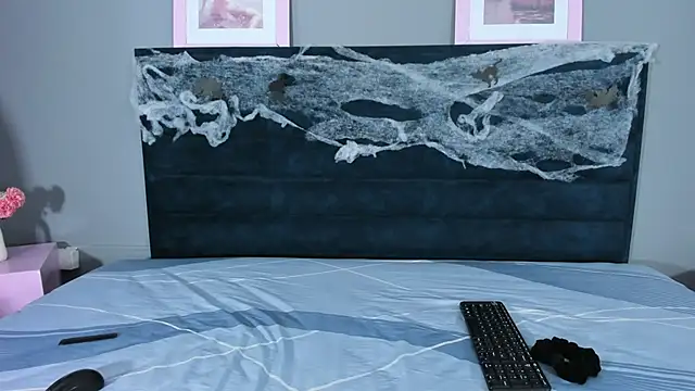 Snapshot of AzulMaverik chatting on November 2, 12:24 am AzulMaverik online show from November 2, 12:24 am