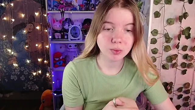 Strawberry juli online show from February 28, 2:09 am