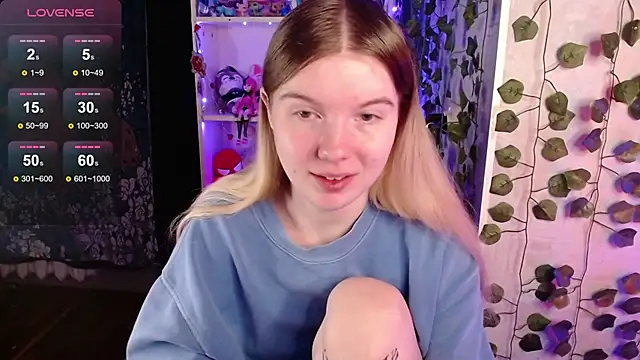 Strawberry juli online show from March 22, 1:22 am