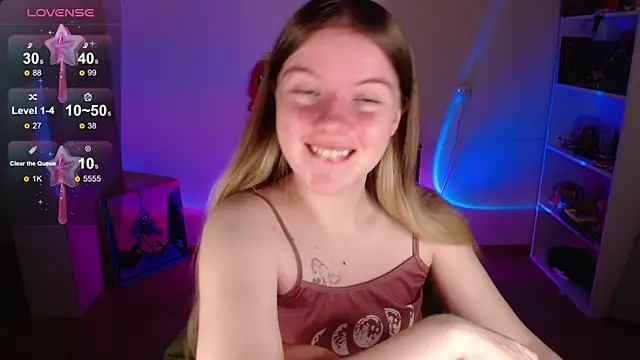 Strawberry juli online show from October 3, 6:32 am