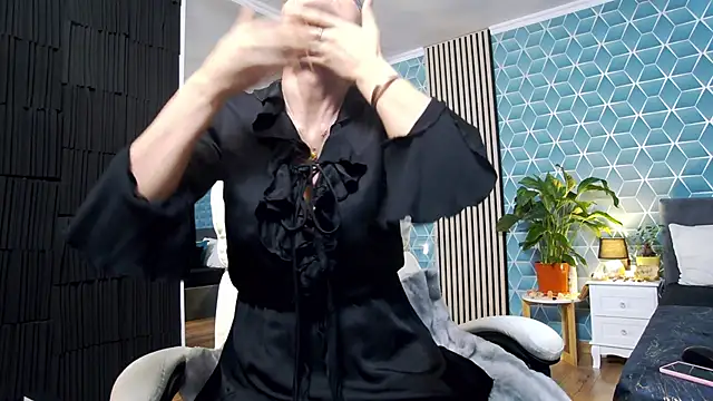 zoeylarkens online show from November 27, 6:54 pm