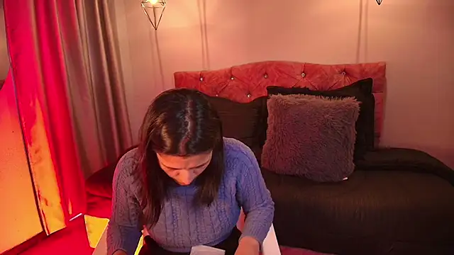 Snapshot of miaoconell chatting on December 2, 9:32 pm miaoconell online show from December 2, 9:32 pm