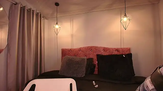 Snapshot of miaoconell chatting on December 5, 9:00 pm miaoconell online show from December 5, 9:00 pm