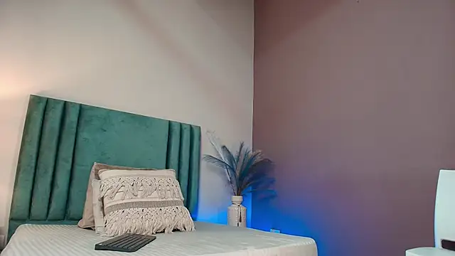 Snapshot of SeleneLujan chatting on November 22, 12:26 pm SeleneLujan online show from November 22, 12:26 pm