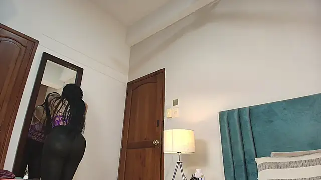 Snapshot of SeleneLujan chatting on November 28, 11:46 am SeleneLujan online show from November 28, 11:46 am