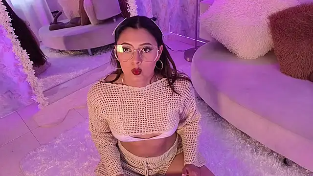 madisonjones- online show from November 26, 7:04 pm