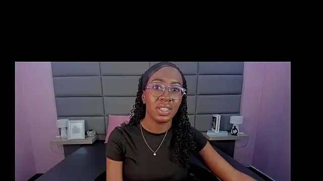 Snapshot of Qeen_blackk chatting on October 28, 7:27 pm Qeen blackk online show from October 28, 7:27 pm