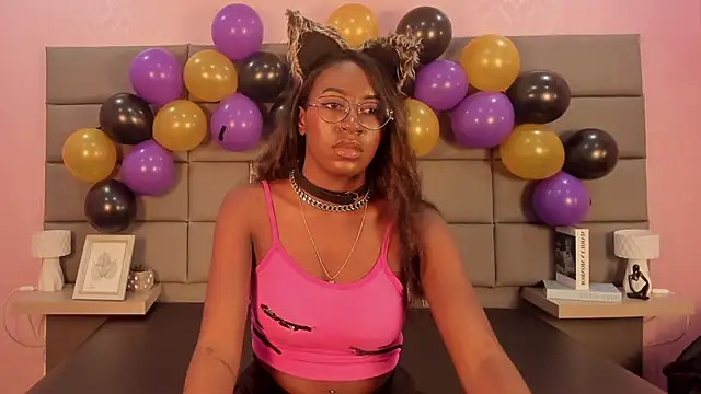 Snapshot of Qeen_blackk chatting on October 31, 10:33 pm Qeen blackk online show from October 31, 10:33 pm