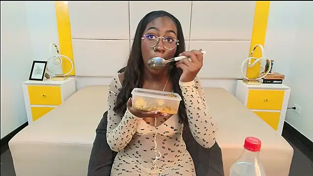 Snapshot of Qeen_blackk chatting on November 4, 9:14 pm Qeen blackk online show from November 4, 9:14 pm