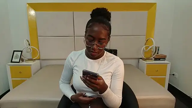 Snapshot of Qeen_blackk chatting on November 13, 7:57 pm Qeen blackk online show from November 13, 7:57 pm