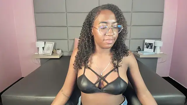 Snapshot of Qeen_blackk chatting on December 4, 11:02 pm Qeen blackk online show from December 4, 11:02 pm