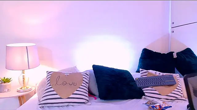 Snapshot of Angell-Bell- chatting on March 12, 6:55 pm Angell-Bell- online show from March 12, 6:55 pm