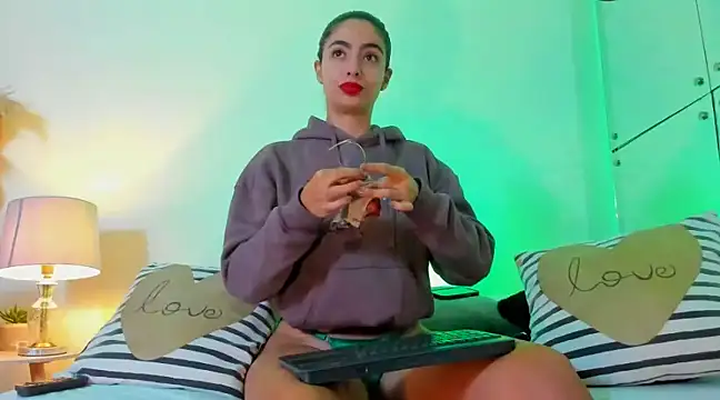 Snapshot of Angell-Bell- chatting on March 17, 1:50 pm Angell-Bell- online show from March 17, 1:50 pm