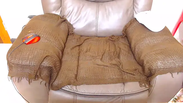 Snapshot of ChocolateClit chatting on November 30, 3:38 pm ChocolateClit online show from November 30, 3:38 pm