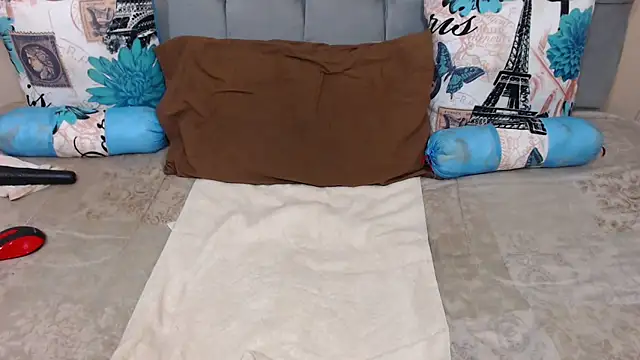 Snapshot of ChocolateClit chatting on December 15, 7:29 pm ChocolateClit online show from December 15, 7:29 pm