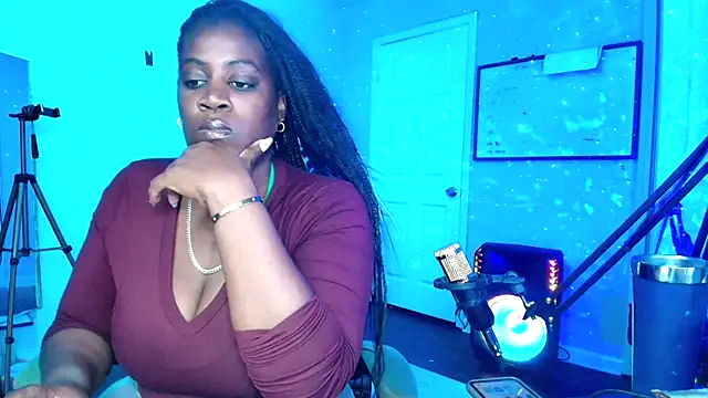 Snapshot of lovelyenigma365 chatting on April 28, 6:57 pm lovelyenigma365 online show from April 28, 6:57 pm