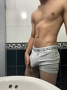 18 ALExxx online show from May 3, 5:46 am
