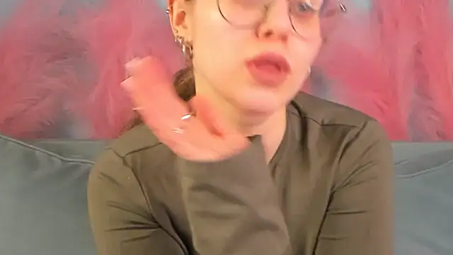 Snapshot of RileyMimicho chatting on March 6, 5:33 pm RileyMimicho online show from March 6, 5:33 pm