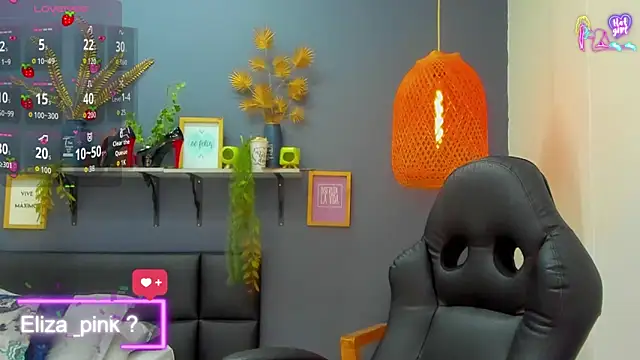 Snapshot of yessila_parker chatting on June 16, 8:50 am yessila parker online show from June 16, 8:50 am